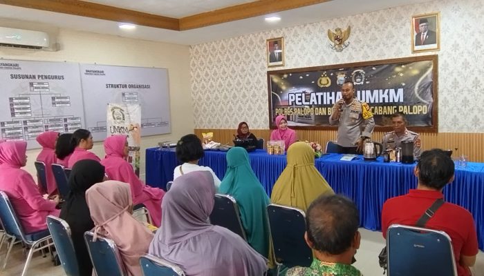Kapolres Palopo Bersama Ketua Bhayangkari Laksanakan Pelatihan UMKM dan Penyerahan Bansos