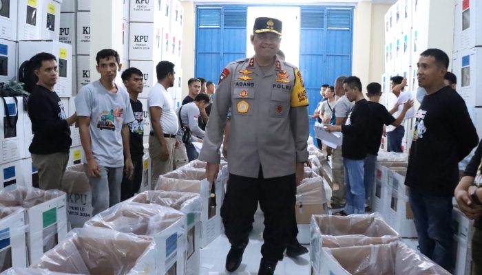 Pastikan Logistik Pemilu Aman, Kapolda Sulbar Cek Gudang KPU di Majene