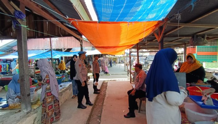 Personel Polsek Belawa Polres Wajo Lakukan Patroli dan Sambang di Pasar Ongko