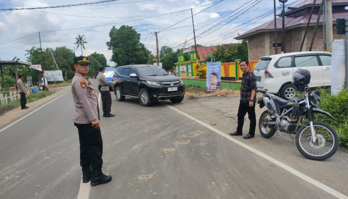 Pastikan Acara Tolotang Berlangsung Kondusif, Kapolsek Tana Sitolo Turun Langsung Pimpin Pengamanan