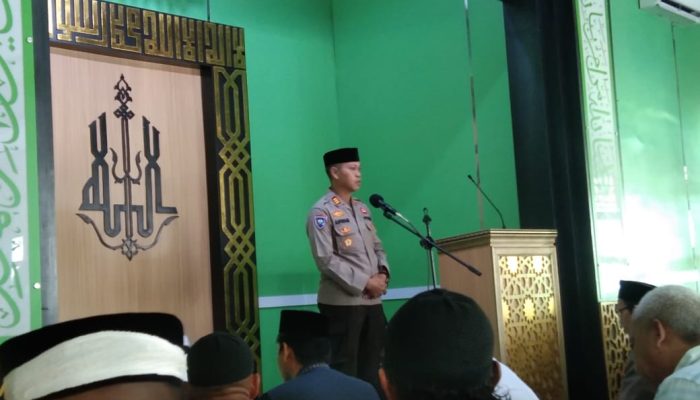 Jumat Curhat Di Masjid Al Azhar, Kasat Binmas Sampaikan Pesan Kapolres Parepare
