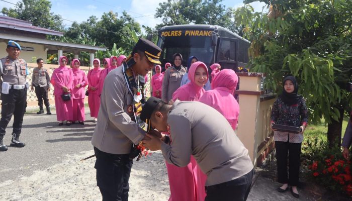 Kunjungan Kerja Kapolres dan Ketua Bhayangkari Cabang Polres Pinrang ke Polsek Suppa