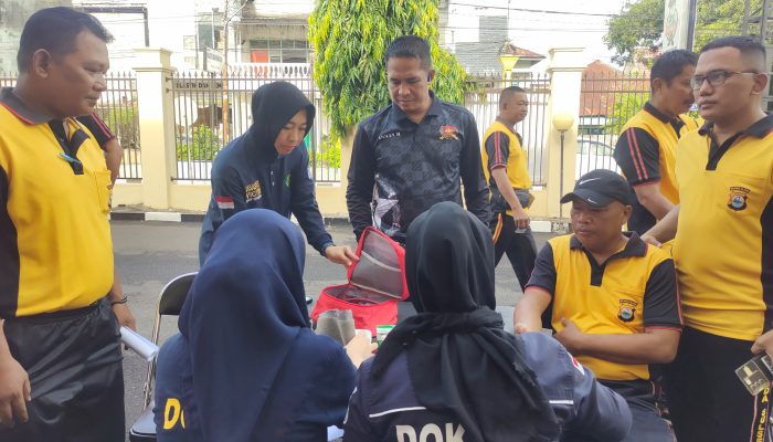 Kapolres Parepare Pimpin Olahraga Bersama, Dan Pemeriksaan Kesehatan Seluruh Personel Jelang Pemilu 2024
