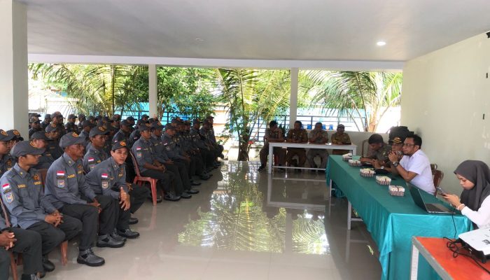 Kasat intelkam Polres Palopo Beri Pembakalan Kepada Petugas Linmas TPS