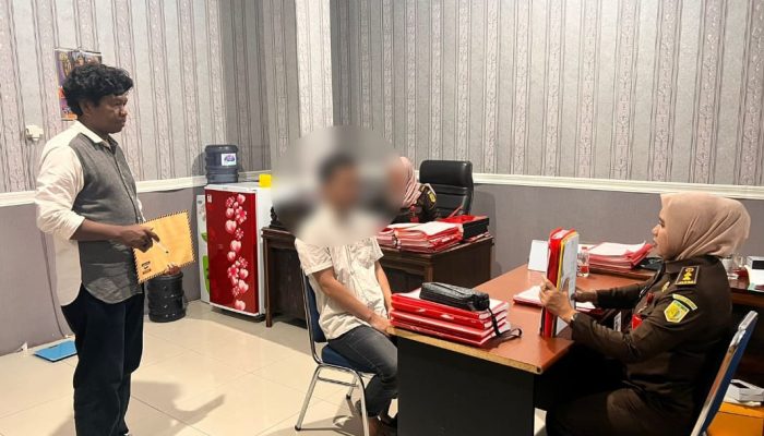 Polsek Soreang Limpahkan Tersangka Penipuan dan Penggelapan Ke Kejaksaan Negeri Parepare