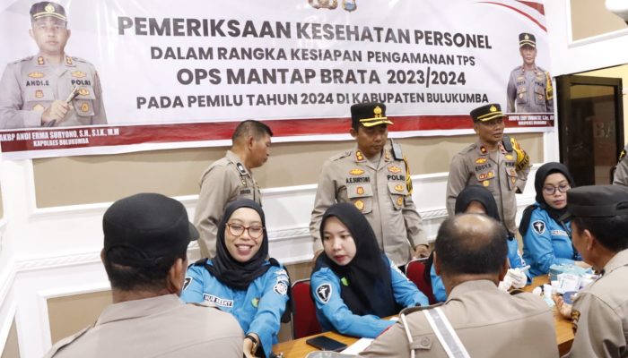 Polres Bulukumba Cek Kesehatan Personel PAM TPS Dan Bagikan Tas Ransel