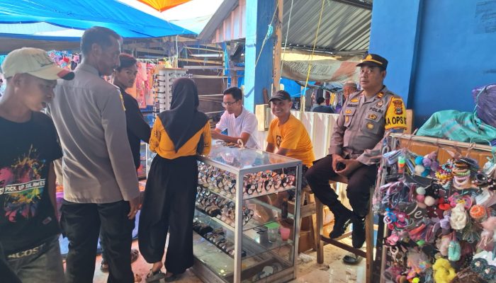 Kapolsek Majauleng Pimpin Patroli Dialogis dan Pengamanan Di Pasar Tradisional Atapange
