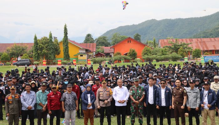 Kapolres Luwu Hadiri Apel Siaga Masa Tenang Pemilu, AKBP Arisandi : Mari Bergandengan Tangan Bahu-Membahu Wujudkan Pemilu Damai