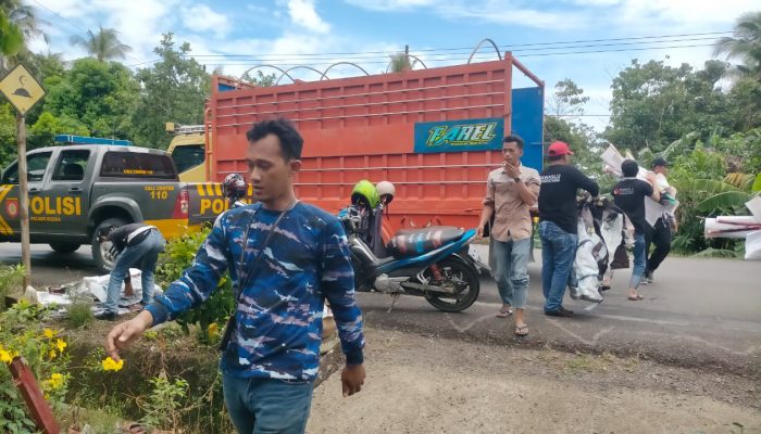 AKP Muhammad Hatta Pimpin Pendampingan Penertiban Alat Peraga Kampanye Oleh Panwascam Keera