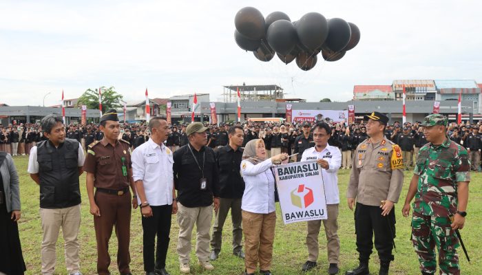 Hadiri Apel Siaga Pengawasan Masa Tenang Pemilu, Kapolres Sinjai : Mari Bersama Sama Wujudkan Pemilu Damai