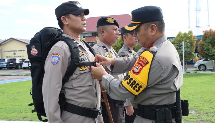 Polres Jeneponto Menggelar Apel Pergeseran Pasukan Dalam Rangka Pengamanan TPS Pemilu 2024