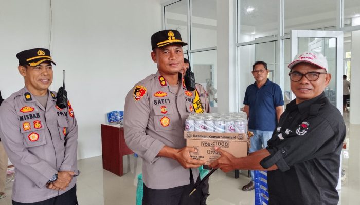 Kapolres Palopo Kunjungi Sejumlah Penyelenggara Pemilu Untuk Bagi Vitamin