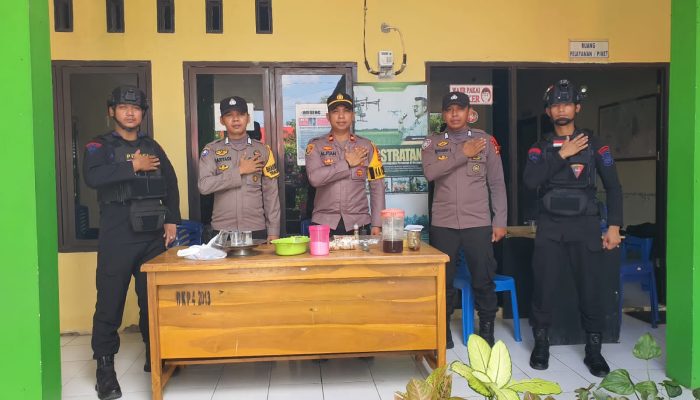 Kapolsek Sabbangparu Polres Wajo Pimpin Patroli Pengecekan Logistik Pemilu di Gudang PPK