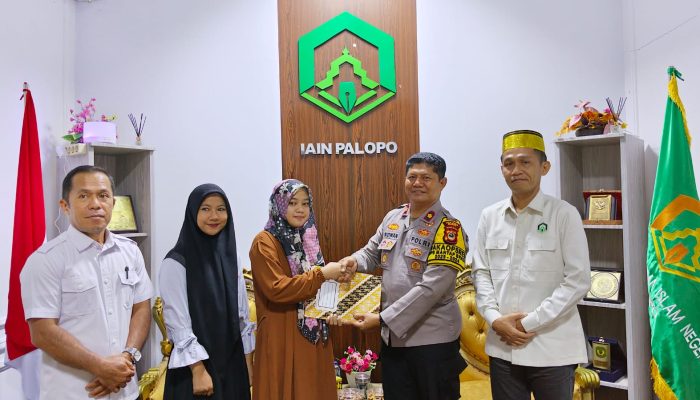 Wakapolres Palopo Hadiri Pemberian Beasiswa Kepada Mahasiswa IAIN Kota Palopo