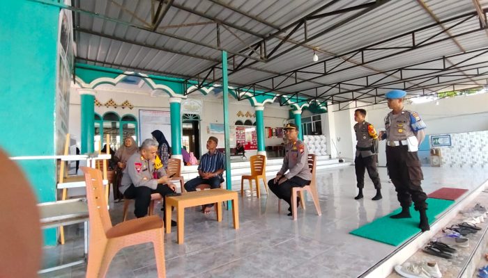 Kapolres Jeneponto Bersama Ibu Bersafari Ke Masjid Yang Terdampak Bencana Awal Tahun