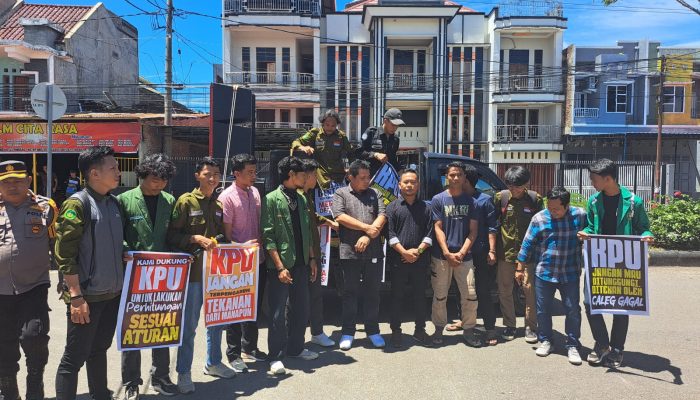 Polres Pinrang Kawal dan Amankan Aksi Damai Aliansi Mahasiswa Cokroaminoto Kab.Pinrang