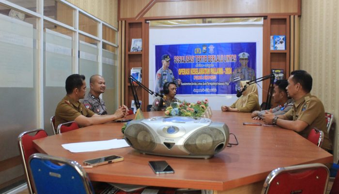 Ops Keselamatan Pallawa 2024, Sat Lantas Polres Jeneponto Sosialisasikan Tertib Berlalulintas Melalui Radio