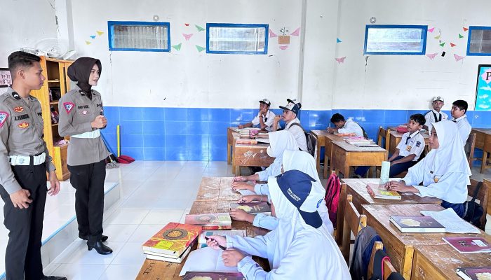 Emang Boleh Anak Dibawa Umur Naik Motor? Ditlantas Beri Penjelasan ke SMPN 1 Mamuju