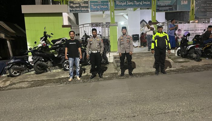 Ciptakan Situasi Kamtibmas yang Kondusif, Kapolres Soppeng Turunkan Ratusan Personil Laksanakan Pengamanan di sejumlah Masjid Saat Tarawih