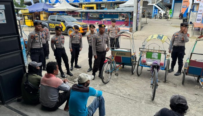 Samapta Polres Majene Patroli Dialogis Ke Pasar Sentral Majene Cegah Aksi Kriminalitas di Bulan Ramadhan