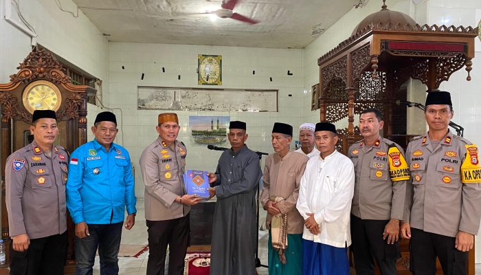 Dimomen Bulan Ramadhan, Kapolres Sidrap Melaksanakan Safari Sholat Jumat di Masjid Nurul Hidayah Desa Lainungan