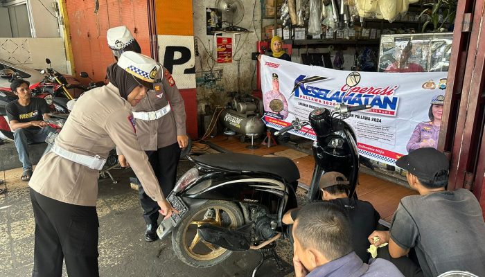 Operasi Keselamatan Pallawa, Satlantas Polres Bone Gelar Sosialisasi di Bengkel