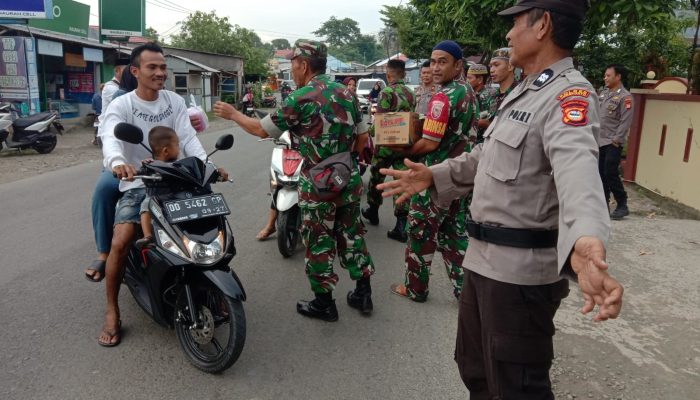 TNI-Polri di Jeneponto Jemput Keberkahan Jelang Buka Puasa dengan Berbagi Takjil