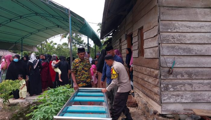 Kapolres Polopo Beri Bantuan Satu Unit Alat Mandi Jenazah Kepada Warga