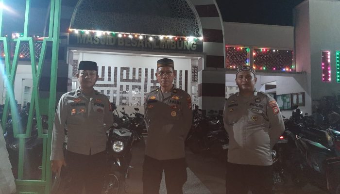 Personel Polres Gowa Amankan Shalat Tarawih di Sejumlah Masjid di Wilayah Kabupaten Gowa
