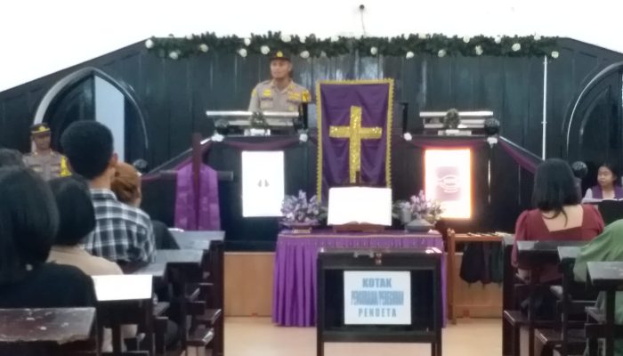 Minggu Kasih, Kapolres Palopo Sambangi Gereja Pniel