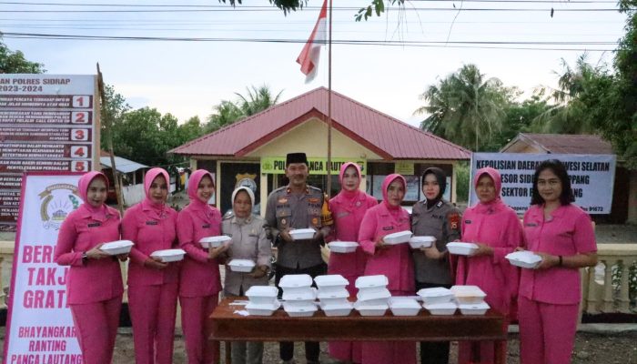 Bagi Takjil Jelang Buka Puasa, Polres Sidrap Gelar di Dua Lokasi