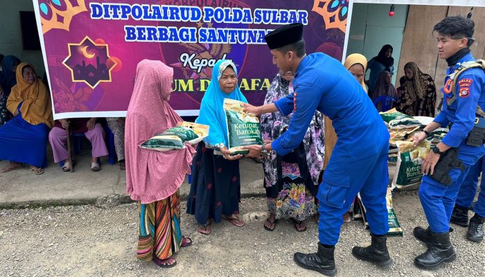 Berkah Ramadan, Ditpolairud Polda Sulbar Berbagi Sembako untuk kaum Duafa