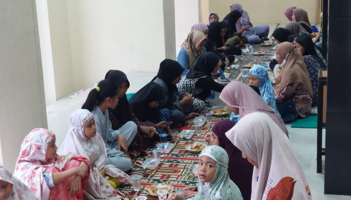 Kapolres Gowa Ajak Keluarga Tahanan Polres Gowa untuk Berbuka Puasa Bersama