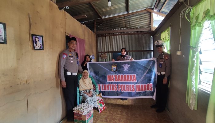Melalui Program Mabarakka Kapolres Maros, Kanit Regident Sat Lantas Polres Maros Beri Bantuan Ke Warga Pra-Sejahtera