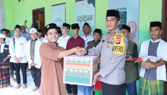 Kapolres Pare-Pare Serahkan Sembako Ke Ponpes dan Panti Asuhan