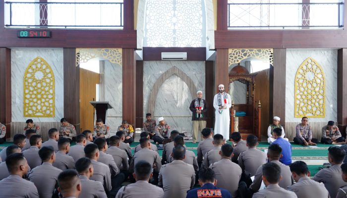 Syekh Malik dari Palestina Berbagi Kisah Pilu Palestina di Program Rutin Binrohtal Polda Sulbar