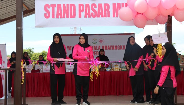 Warga Apresiasi Pasar Murah Yayasan Kemala Bhayangkari Cabang Jeneponto