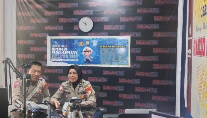 Talkshow Di Radio Mesra FM, Sat Lantas Polres Parepare Himbau Warga Disiplin Berkendara