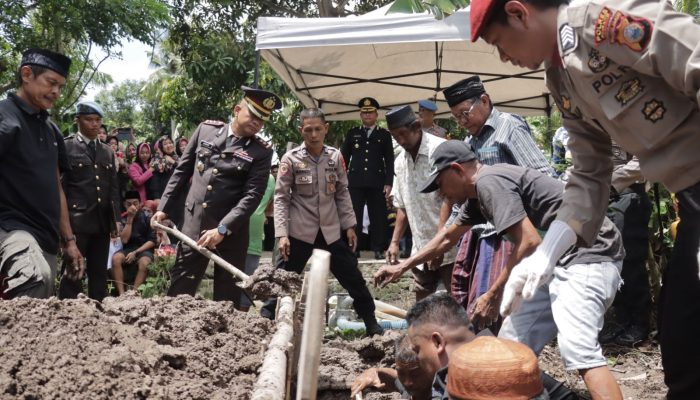 Kapolres Pinrang Pimpin Upacara Pemakaman Jenazah Anggota