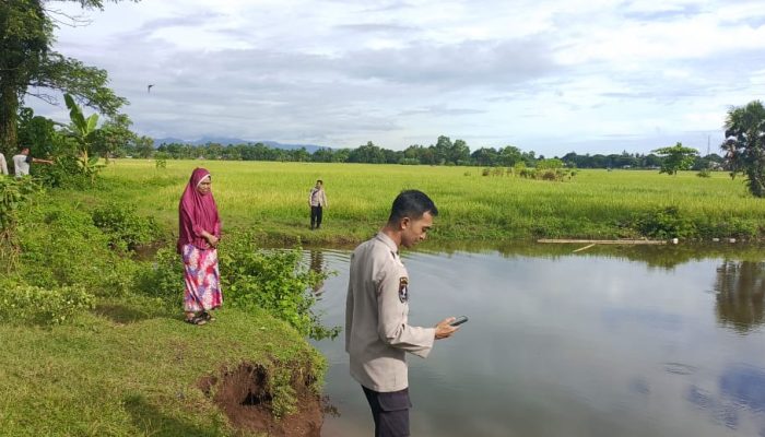 Personel Polsek Bontonompo Gowa Respon Cepat Terhadap Kejadian Tenggelamnya Anak di Bekas Tambang Galian C