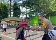 Jumat Berkah, Sat Lantas Polres Parepare Berbagi Kepada Kalangan Daeng Becak