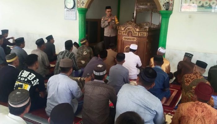 Ini Himbauan Kapolsek Bola Polres Wajo Saat Laksanakan Safari Sholat Jumat di Masjid Nurul Akbar Ajangkali