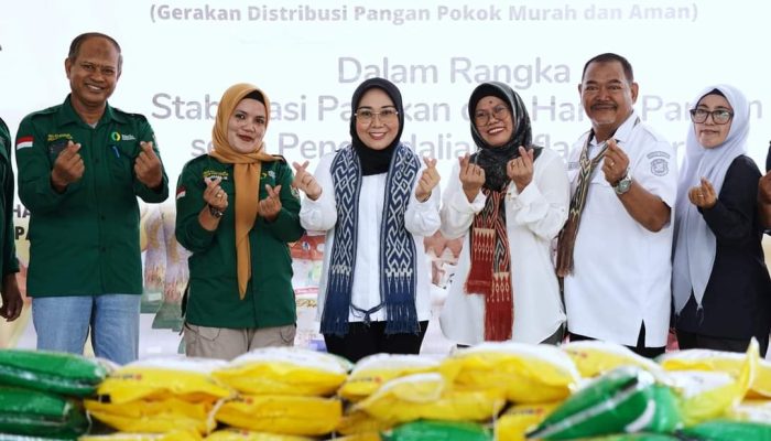 Pemkab Mamuju Gelar Pasar Murah, Warga Antusias Minta Dua Kali