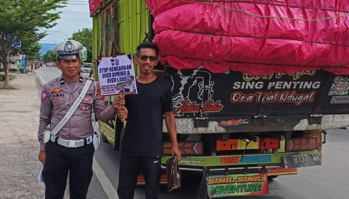 Ops Keselamatan, Sat Lantas Polres Pinrang Beri Pembinaan dan Penyuluhan Kepada Sejumlah Pengendara