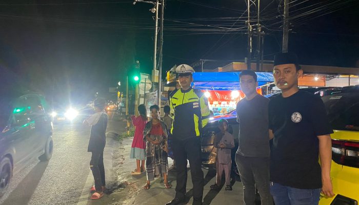 Malam Kedua Ramadhan, Polres Pinrang Pengamanan dan Pengaturan Lalin di Depan Masjid