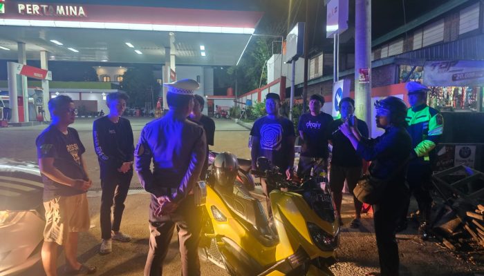 Dipimpin Kanit Patroli, Satlantas Polres Wajo Berkeliling Kota Sengkang Pantau Balap Liar Di Malam Ramadan