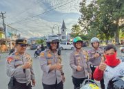 Ops Keselamatan Pallawa 2024, Kapolres Palopo Terjun Langsung Bagi Helm Ke Pengendara