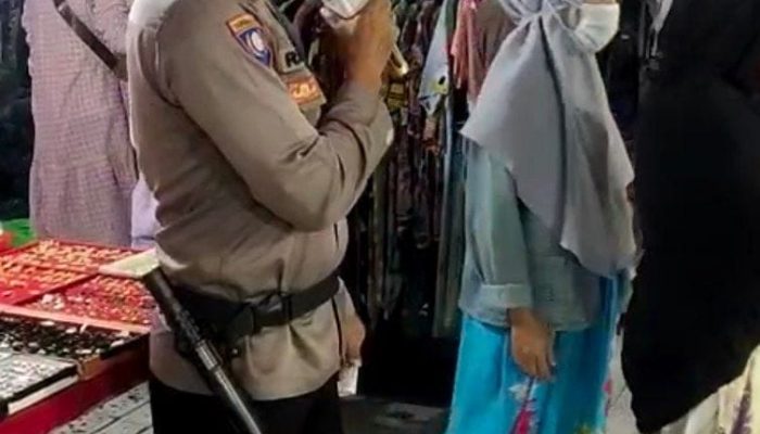 Antisipasi Kriminalitas Jelang Lebaran, Bhabinkamtibmas Polsek Maritengngae Berikan Himbauan di Pasar