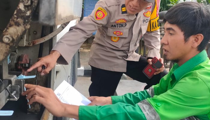 Pastikan Stok Tersedia, Kapolsek Maritengngae Pimpin Pelaksanaan Pengecekan SPBU