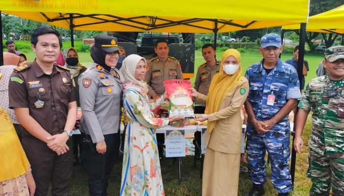 Jaga Stabilitas Harga Pangan, Polres Maros Dirikan Stand di Pasar Murah
